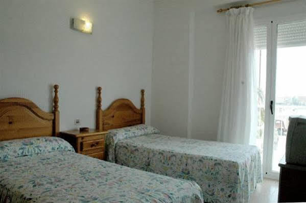Habitaciones Camping Ferrer เพนิสโคลา ภายนอก รูปภาพ
